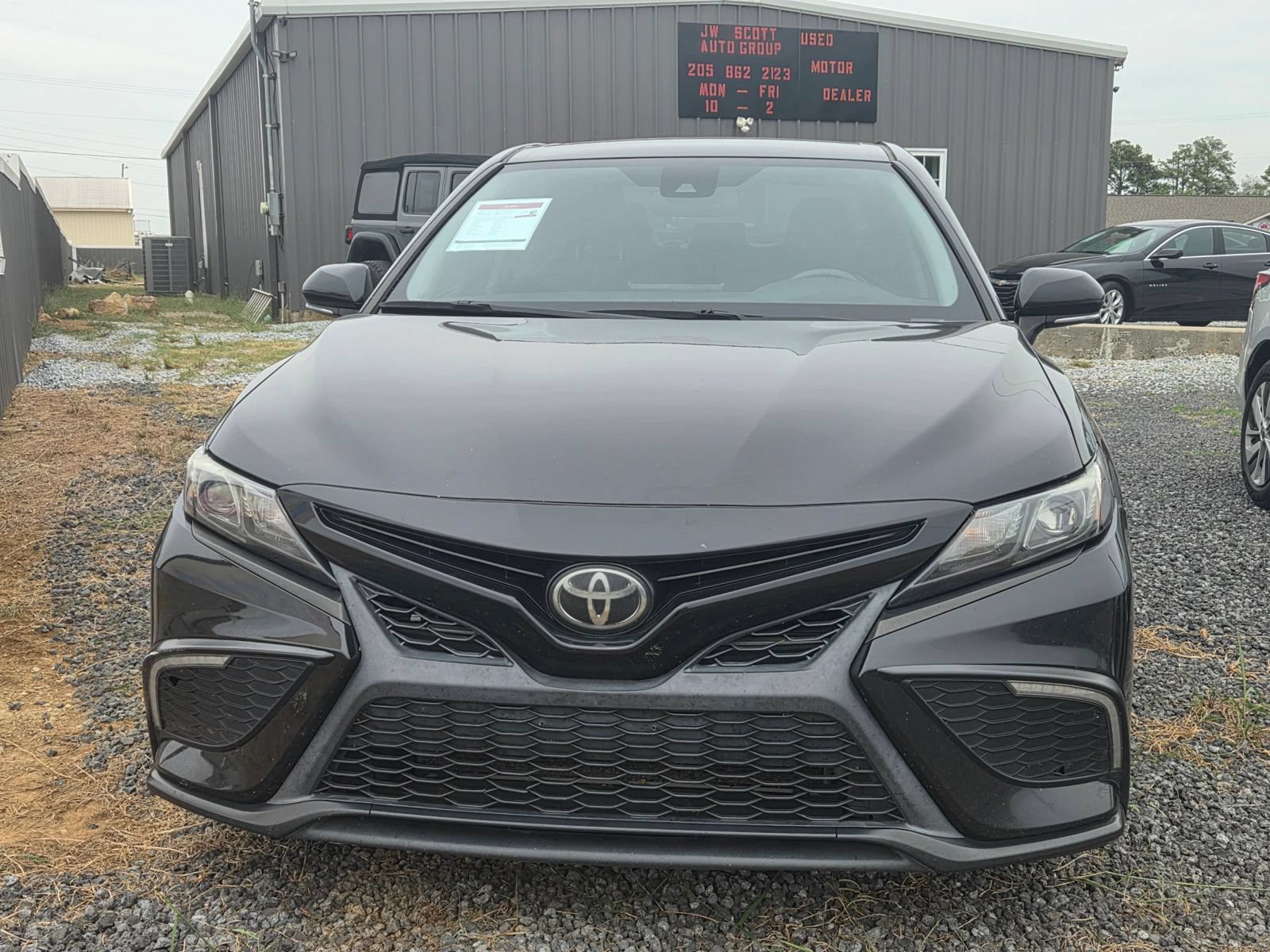 Used 2022 Toyota Camry SE FWD image 3