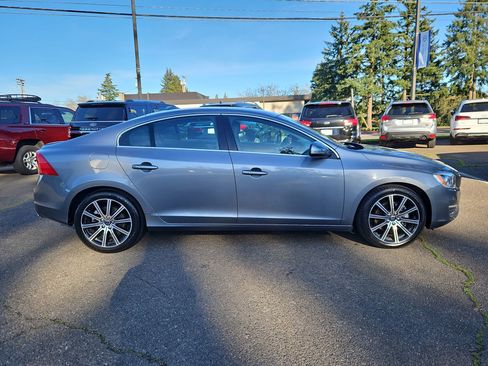 Used 2017 Volvo S60 T5 Inscription image 6