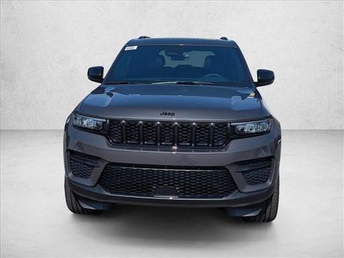 New 2025 Jeep Grand Cherokee Altitude image 2