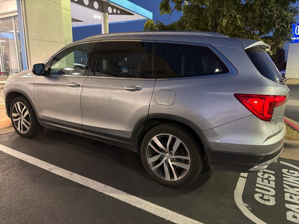 Used 2018 Honda Pilot Touring image 2