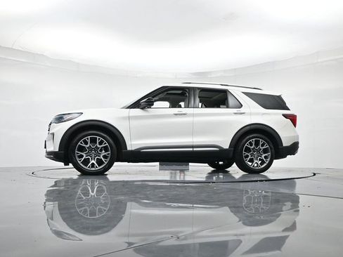 Certified 2025 Ford Explorer Platinum w/ Ultimate Package image 36