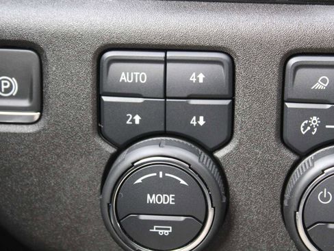 Certified 2024 Chevrolet Silverado 1500 High Country w/ Technology Package image 17