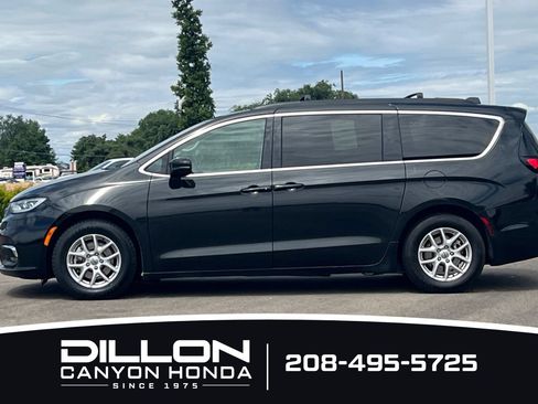 Used 2022 Chrysler Pacifica Touring-L FWD image 10