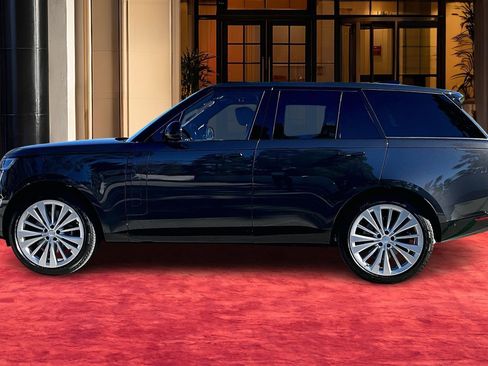 New 2025 Land Rover Range Rover SE image 3