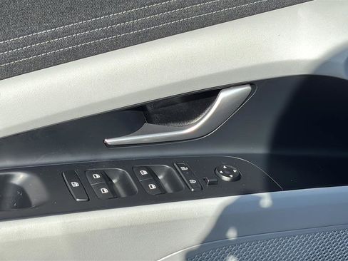 Certified 2025 Hyundai Elantra Limited image 17