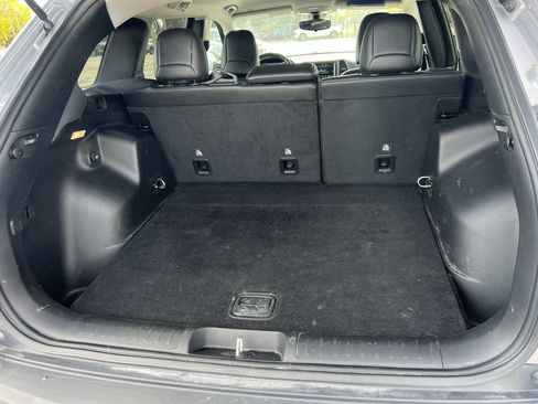 Used 2019 Jeep Cherokee Trailhawk w/ Cold Weather Group AWD/4WD image 10
