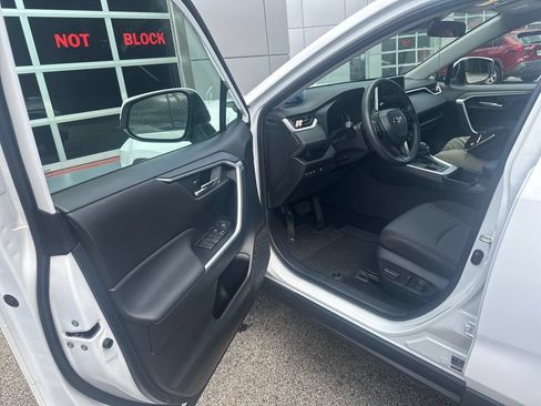 Used 2025 Toyota RAV4 XLE w/ Weather Package AWD/4WD image 9