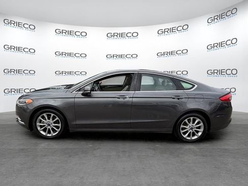 Certified 2017 Ford Fusion SE w/ Fusion SE Technology Package FWD image 4