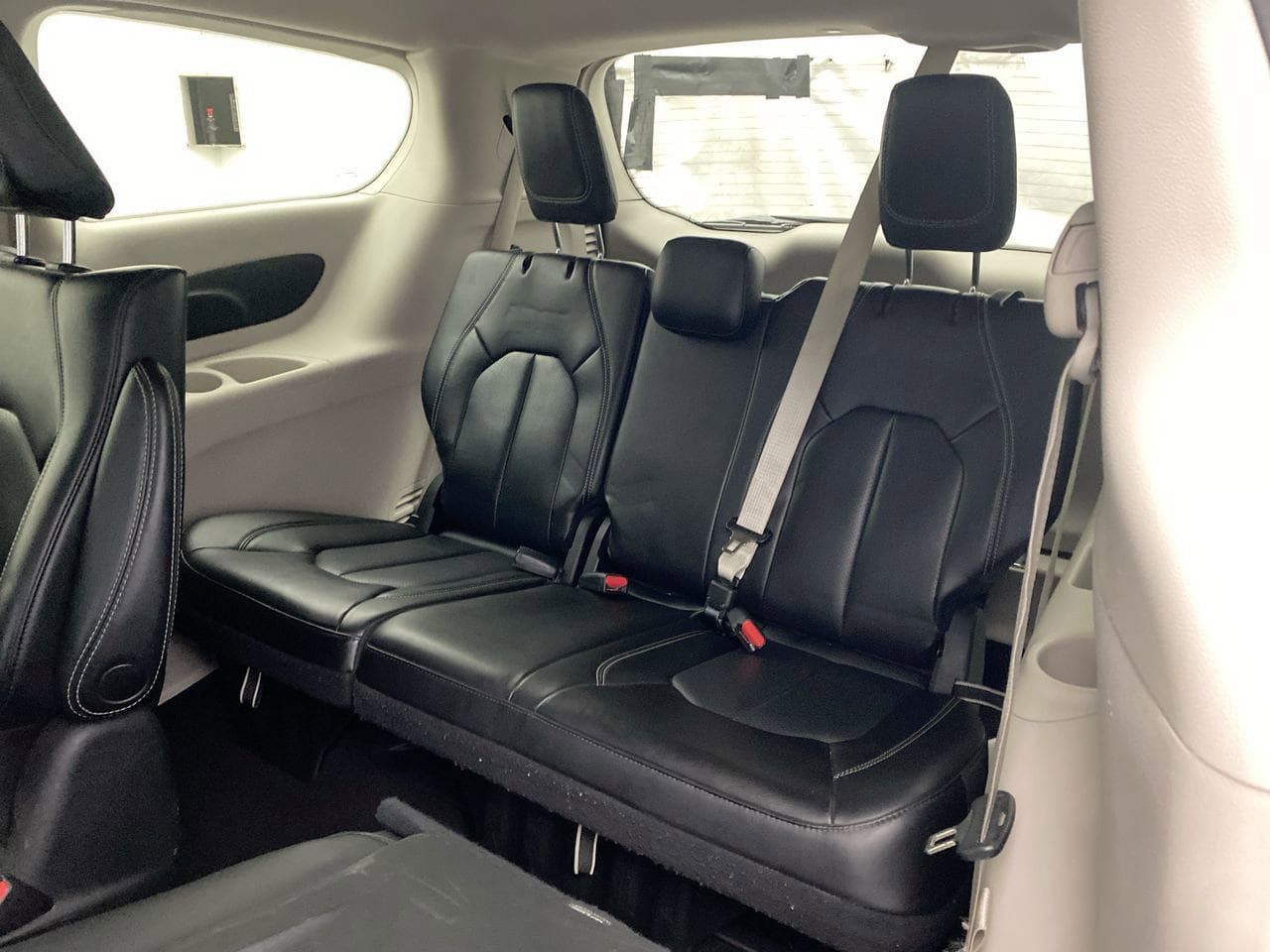 Used 2023 Chrysler Pacifica Touring-L FWD image 24
