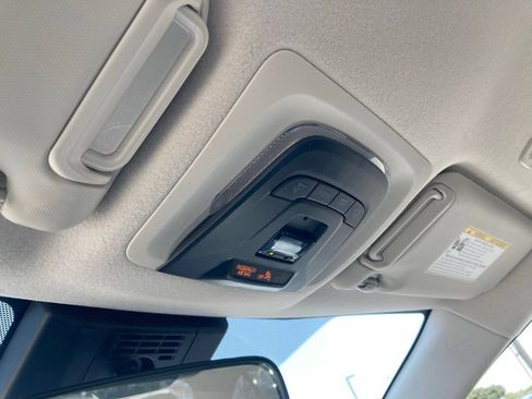 Used 2025 Toyota Corolla LE FWD image 27