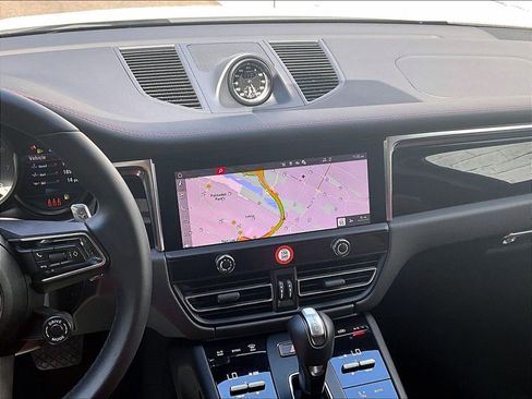Certified 2025 Porsche Macan S AWD/4WD image 10