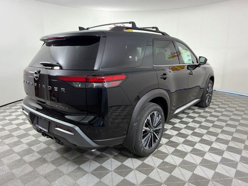 New 2026 Nissan Pathfinder Platinum FWD image 6