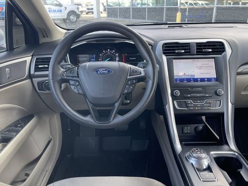 Used 2019 Ford Fusion SE image 10