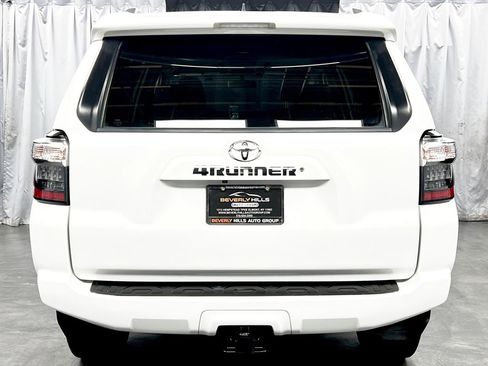 Used 2017 Toyota 4Runner SR5 image 7