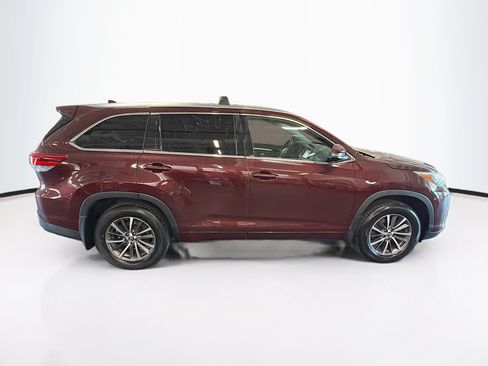 Used 2018 Toyota Highlander XLE AWD/4WD image 10