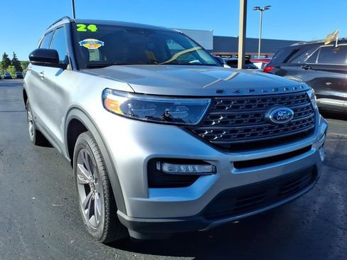 Used 2024 Ford Explorer XLT w/ Equipment Group 202A AWD/4WD image 3