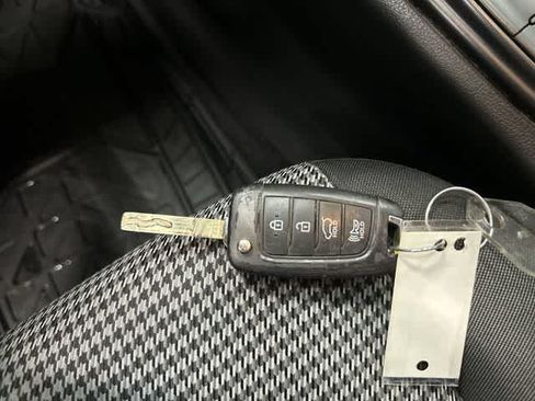 Used 2019 Hyundai Kona SE AWD/4WD image 31
