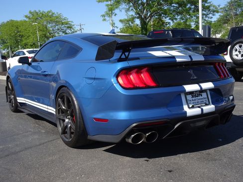 Used 2020 Ford Mustang Shelby GT500 w/ Carbon Fiber Track Pack RWD image 3
