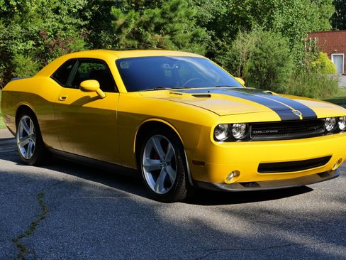Used 2010 Dodge Challenger SRT8 w/ SRT Option Group II RWD image 4