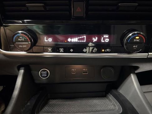 Used 2022 Nissan Rogue SV AWD/4WD image 13