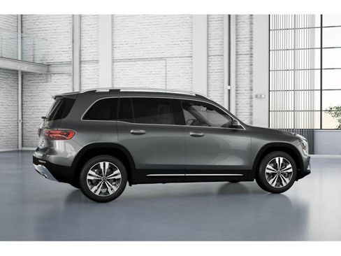 Used 2026 Mercedes-Benz GLB 250 4MATIC image 17