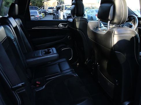 Used 2015 Jeep Grand Cherokee SRT w/ Luxury Group II AWD/4WD image 18