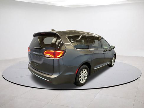Certified 2020 Chrysler Pacifica Touring-L image 6