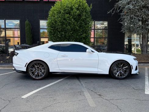 Used 2019 Chevrolet Camaro ZL1 RWD image 21