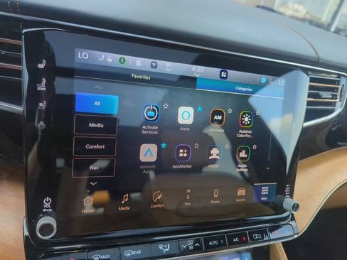 Used 2024 Jeep Grand Wagoneer Series III w/ Rear Seat Video Group 1 AWD/4WD image 18