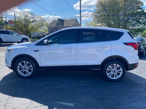 Used 2019 Ford Escape SE image 3