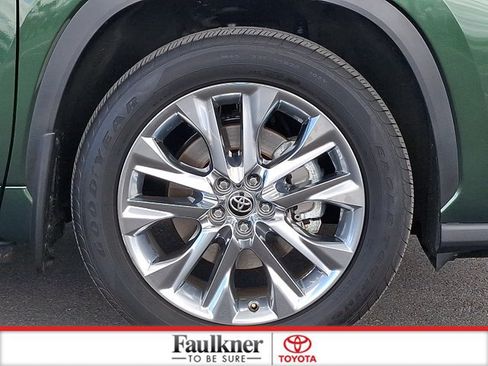 Certified 2025 Toyota Highlander Limited AWD/4WD image 8