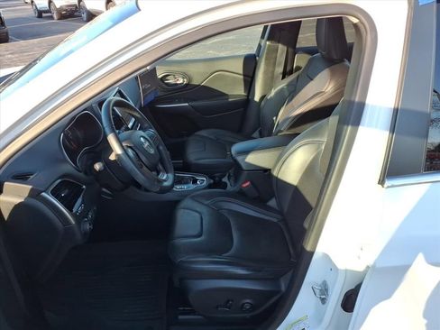 Used 2019 Jeep Cherokee Limited image 26