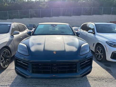 Used 2024 Porsche Cayenne Coupe AWD/4WD image 2