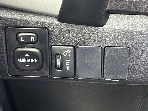 Used 2019 Toyota Corolla LE FWD image 17