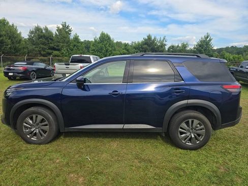 Used 2025 Nissan Pathfinder SV AWD/4WD image 3