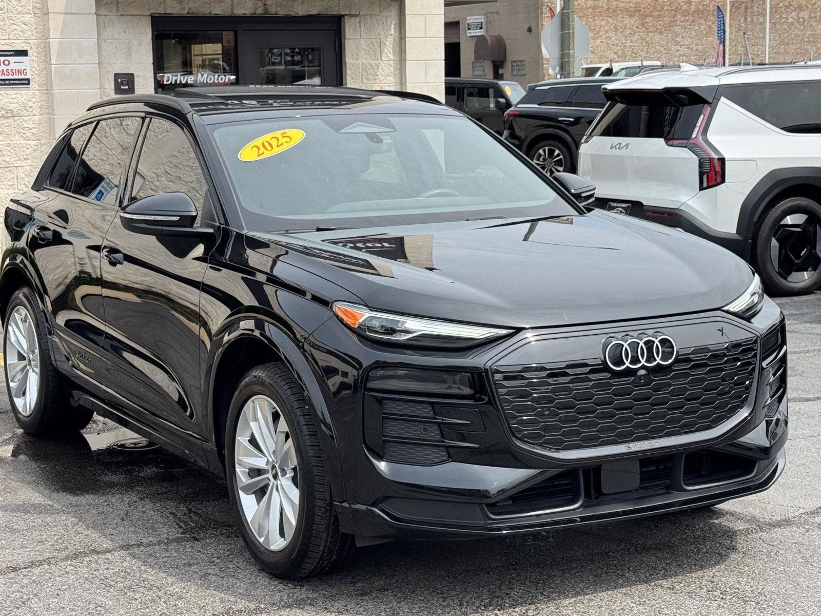 Used 2025 Audi Q6 e-tron Premium w/ Convenience Package RWD image 16