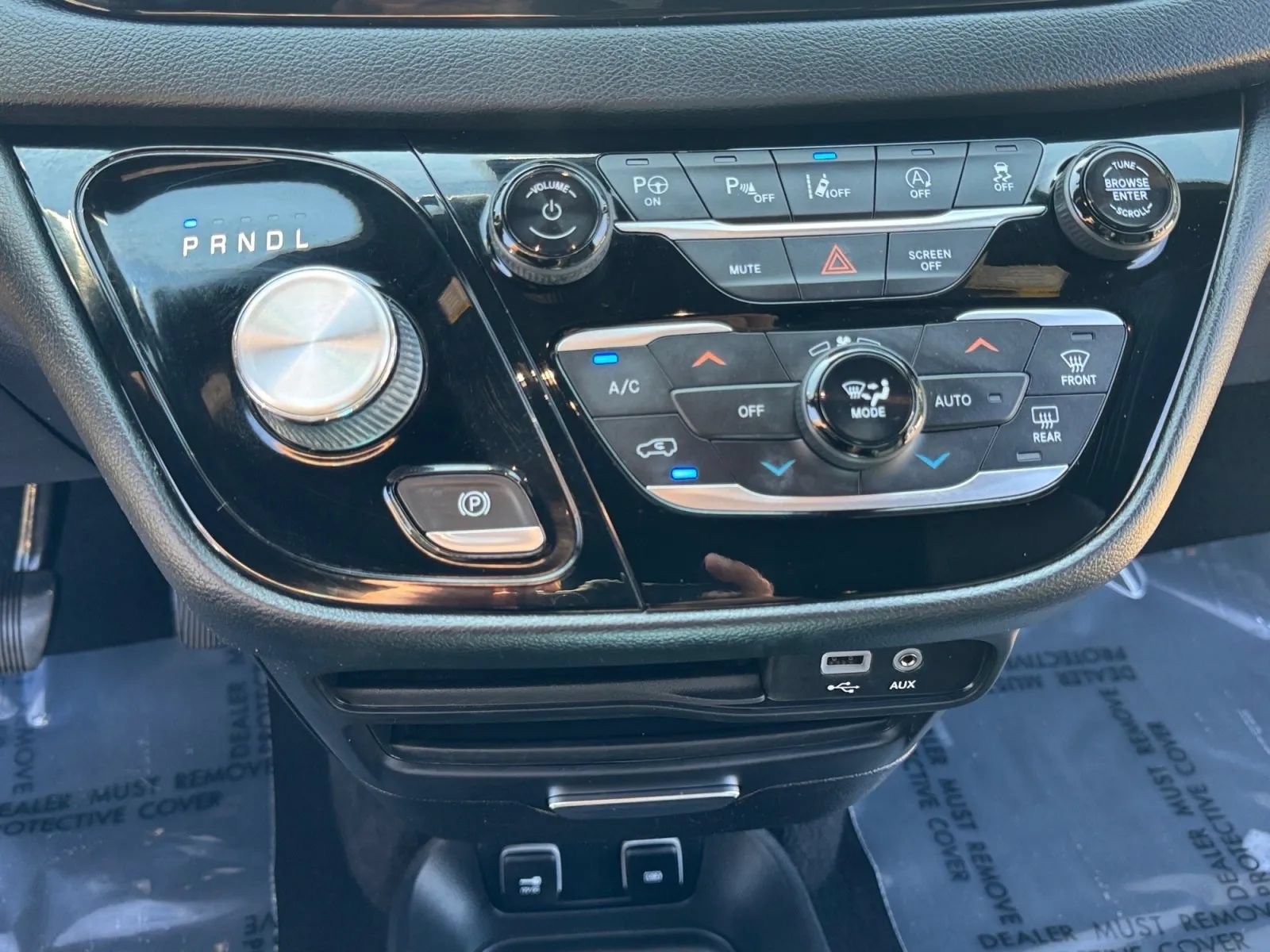 Used 2020 Chrysler Pacifica Touring-L w/ Advanced Safetytec Group FWD image 26