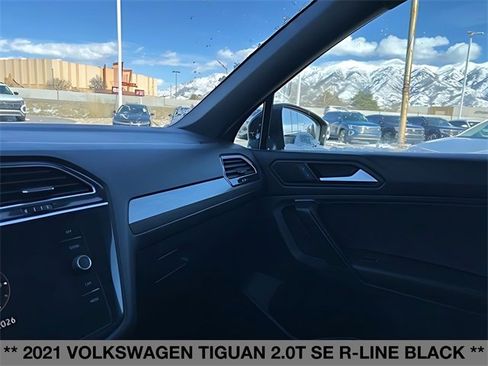 Used 2021 Volkswagen Tiguan SE R-Line image 33