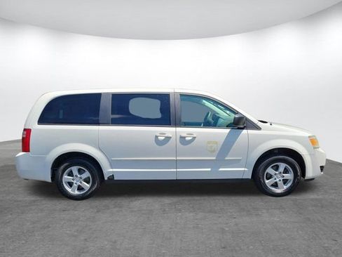 Used 2010 Dodge Grand Caravan SE w/ Popular Equipment Group FWD image 2