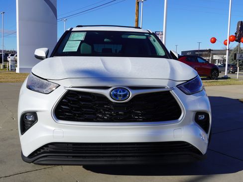 Certified 2023 Toyota Highlander LE image 3