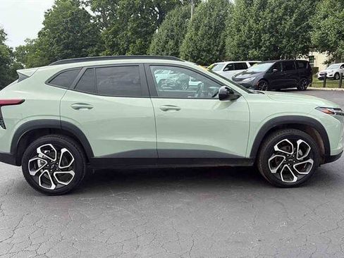 Used 2024 Chevrolet Trax RS FWD image 1