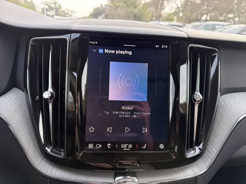 Certified 2025 Volvo XC60 B5 Plus image 23