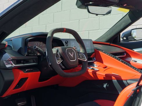 Used 2023 Chevrolet Corvette Stingray Premium Conv w/ Z51 Performance Package RWD image 4