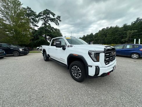 Used 2024 GMC Sierra 2500 AT4 w/ AT4 Preferred Package AWD/4WD image 7