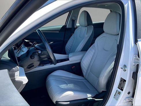 Used 2024 Hyundai Elantra Limited FWD image 21