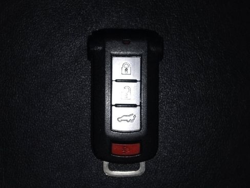 Used 2022 Mitsubishi Outlander LE image 32