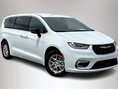 New 2026 Chrysler Pacifica Select