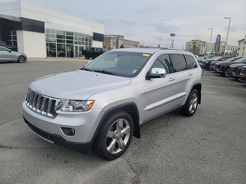 Used 2011 Jeep Grand Cherokee Overland image 3