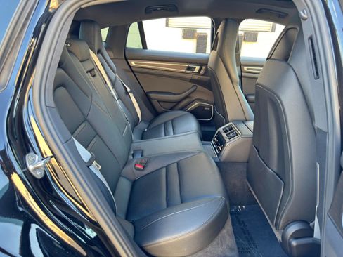 Used 2022 Porsche Panamera 4S w/ Premium Package AWD/4WD image 43