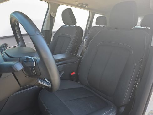 Used 2022 Jeep Grand Cherokee Laredo w/ Luxury Tech Group I AWD/4WD image 16